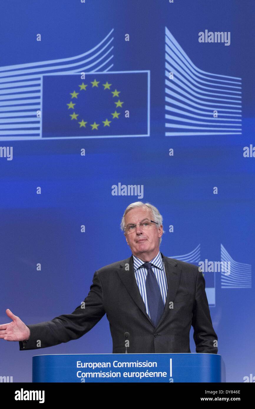 Brüssel, Belgien. 9. April 2014. EU-Kommissar für Binnenmarkt und Dienstleistungen Michel Barnier spricht mit den Medien in einer Pressekonferenz über die Adoption von Gesellschaftsrecht und corporate Governance am Sitz EU-Kommission in Brüssel, Belgien, 9. April 2014. Europäische Kommission verabschiedet eine Gesellschaftsrecht und corporate-Governance-Paket. Dieses Maßnahmenpaket soll zur Verbesserung der corporate Governance von Unternehmen, die an der Börse, was wiederum zur Steigerung der Wettbewerbsfähigkeit und Nachhaltigkeit dieser Unternehmen und c helfen wird Stockfoto