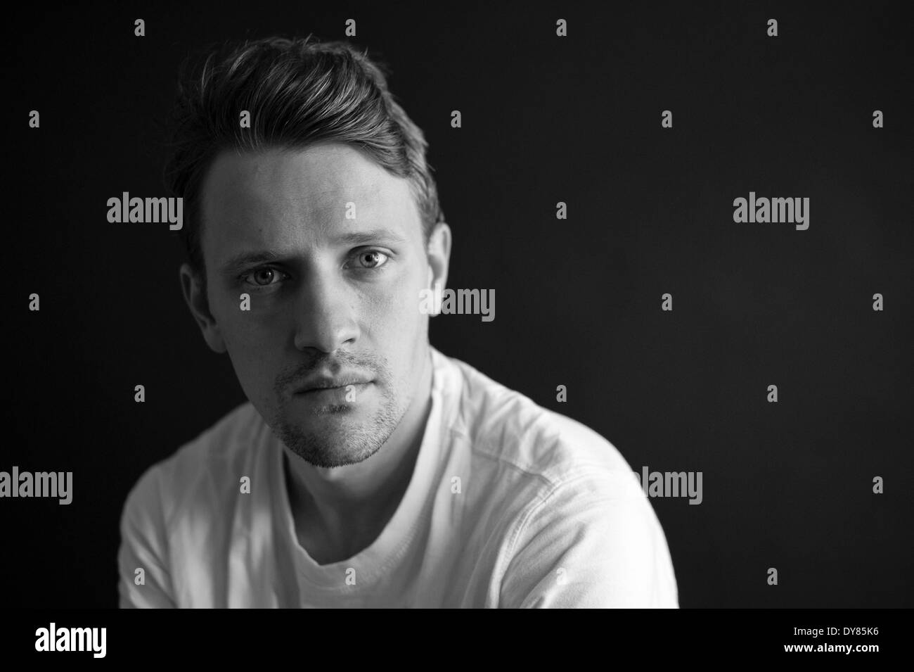 Junger Mann, portrait Stockfoto