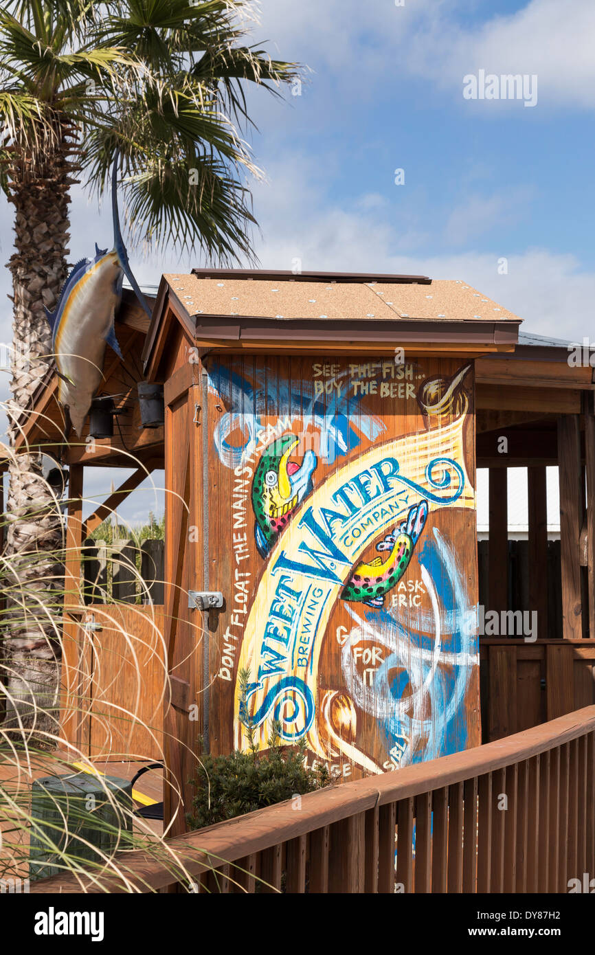 Bunte am Ufer Restaurant Zeichen, süße Wasser, FL-USA Stockfoto