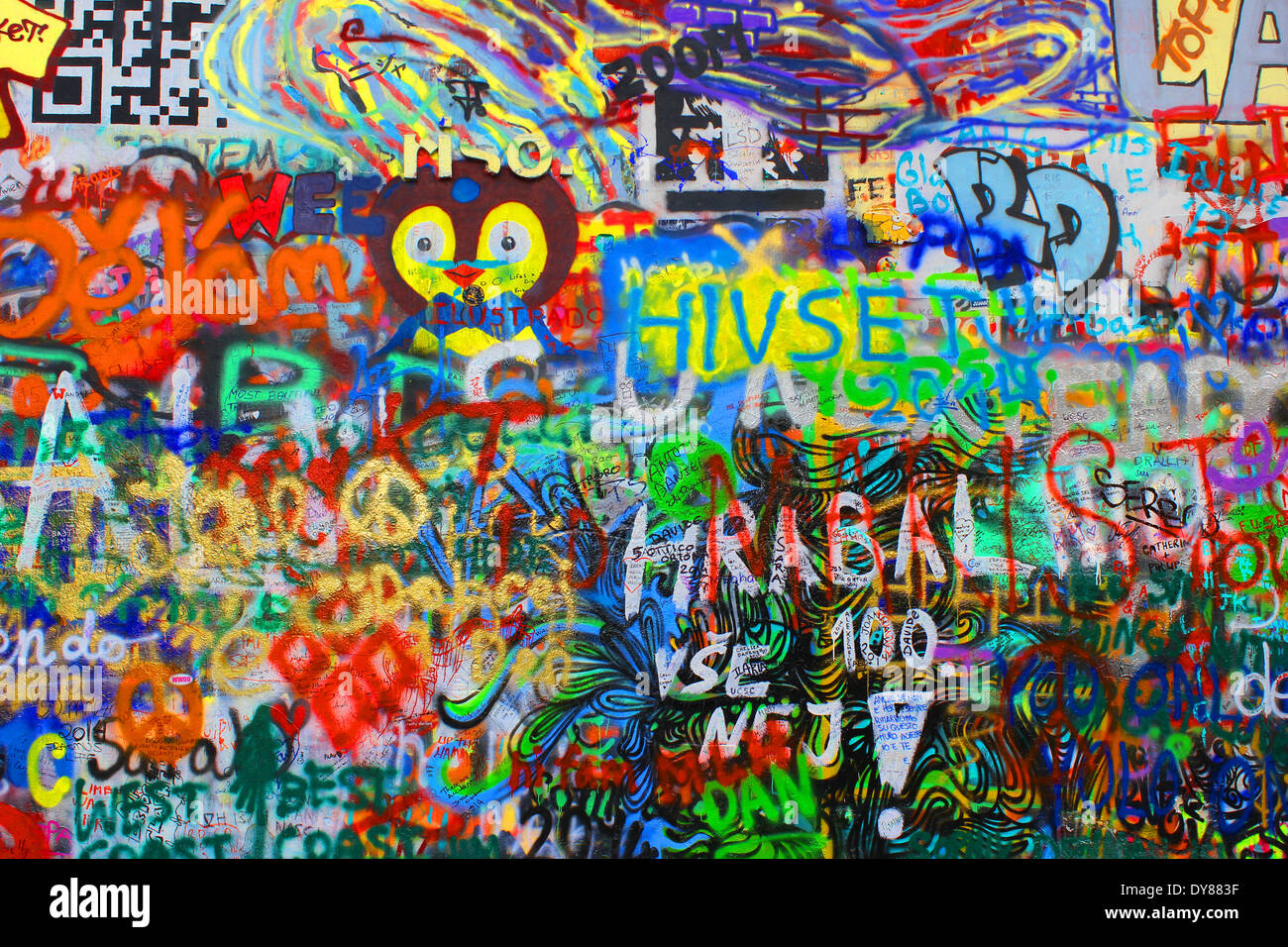Bunte Graffiti an der berühmten John Lennon Wand in Prag, Tschechische Republik, Europa Stockfoto
