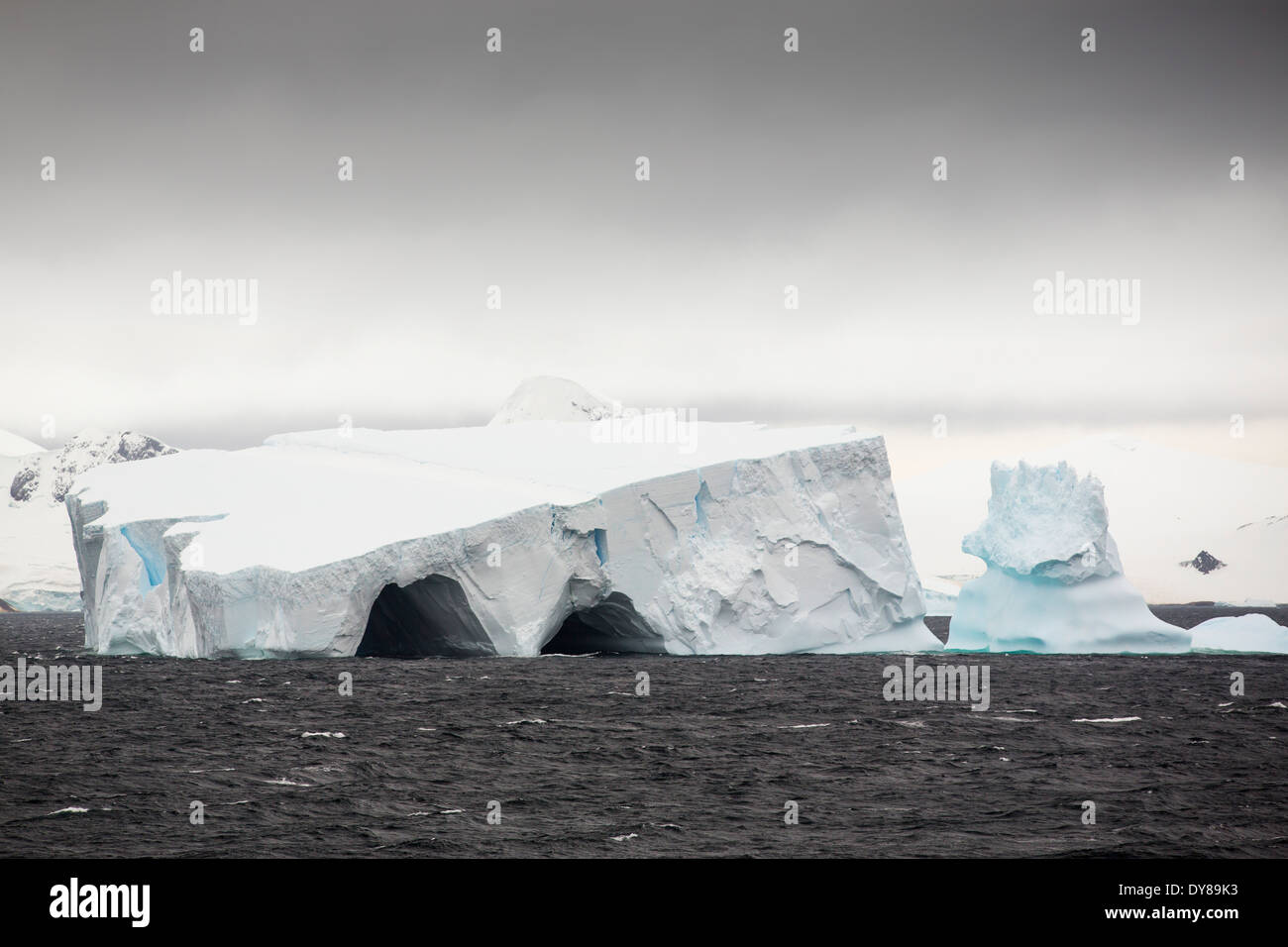 Eisberge abseits der Süd-Orkney-Inseln, direkt an der antarktischen Halbinsel. Stockfoto
