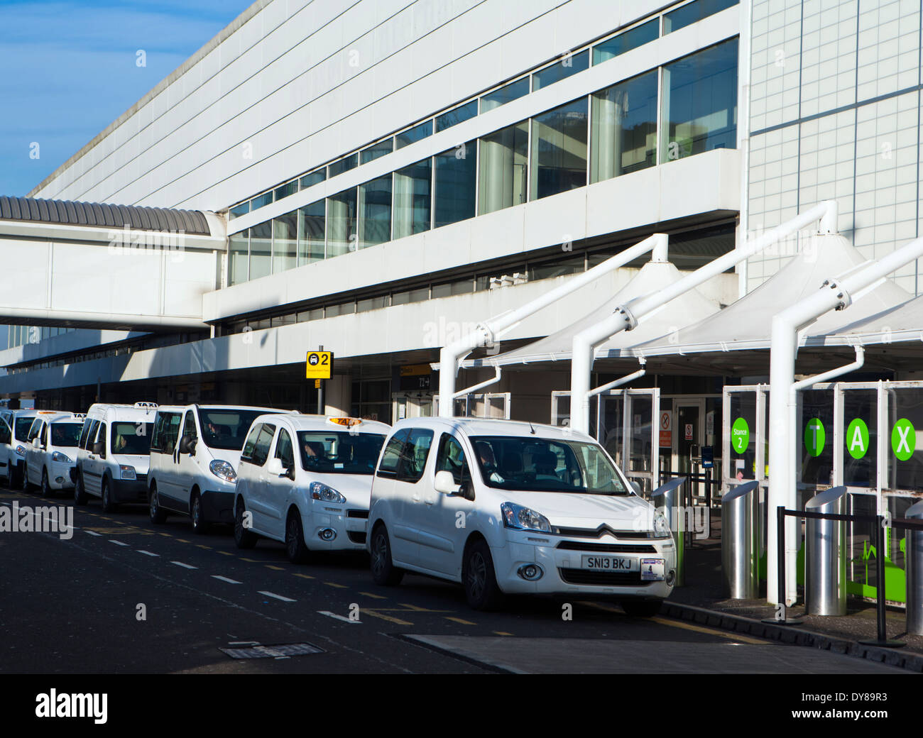 Glasgow Flughafen außen mit taxis Stockfoto