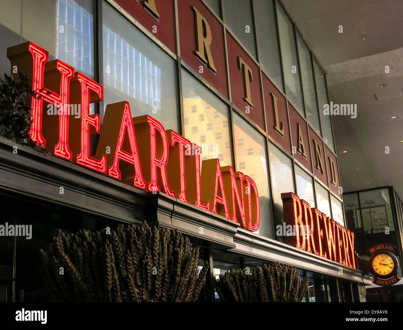 Heartland Brewery Restaurant Eingang Logo, Times Square NYC Stockfoto