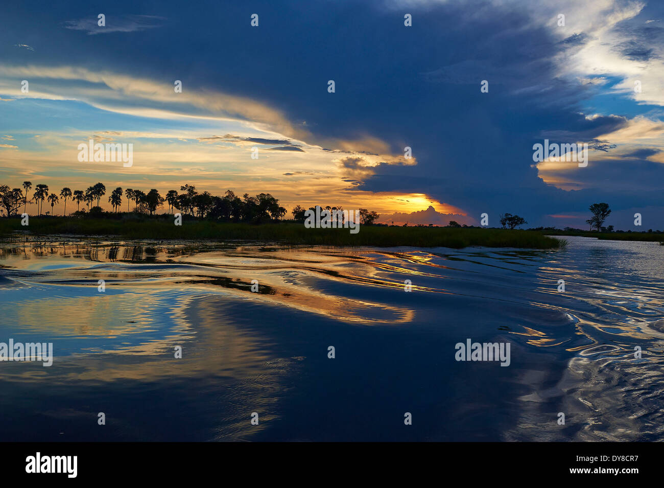 Botswana, Afrika, Gunn Lodge, Okawango-Delta, Stimmung, Sonnenuntergang, Sonnenuntergang, Wasser Stockfoto