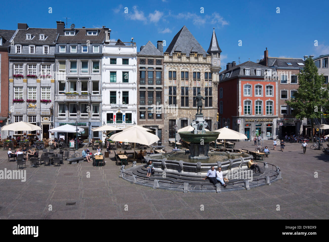 AachenMarktplatz mit Brunnen und Löwenstein Haus Löwenbrunnen, Stadt