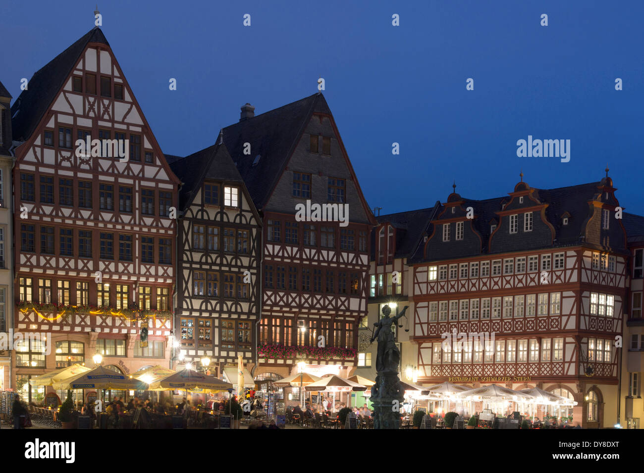 Fachwerkhäusern auf dem Roemerberg Hügel im Abendlicht, Frankfurt Am Main, Hessen, Deutschland, Europa Stockfoto