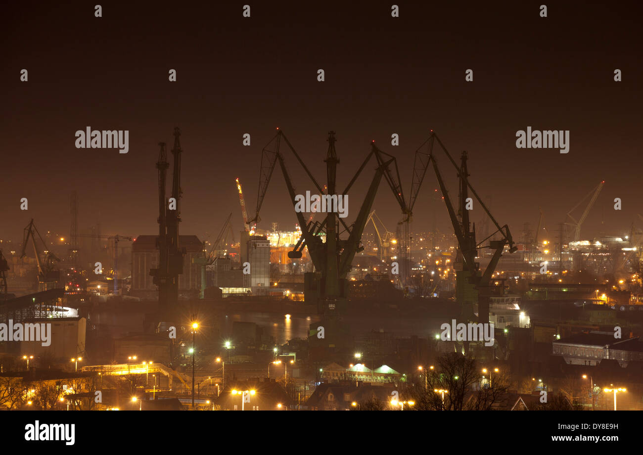 Werft in Danzig in der Nacht, Polen, der Geburtsort der Solidarność-Bewegung. 5. April 2014. Stockfoto