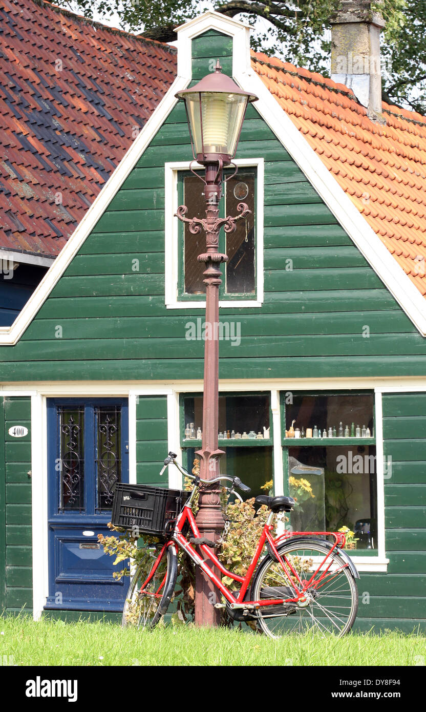 Traditionelle niederländische Häuser in Amsterdam Nord Stockfoto