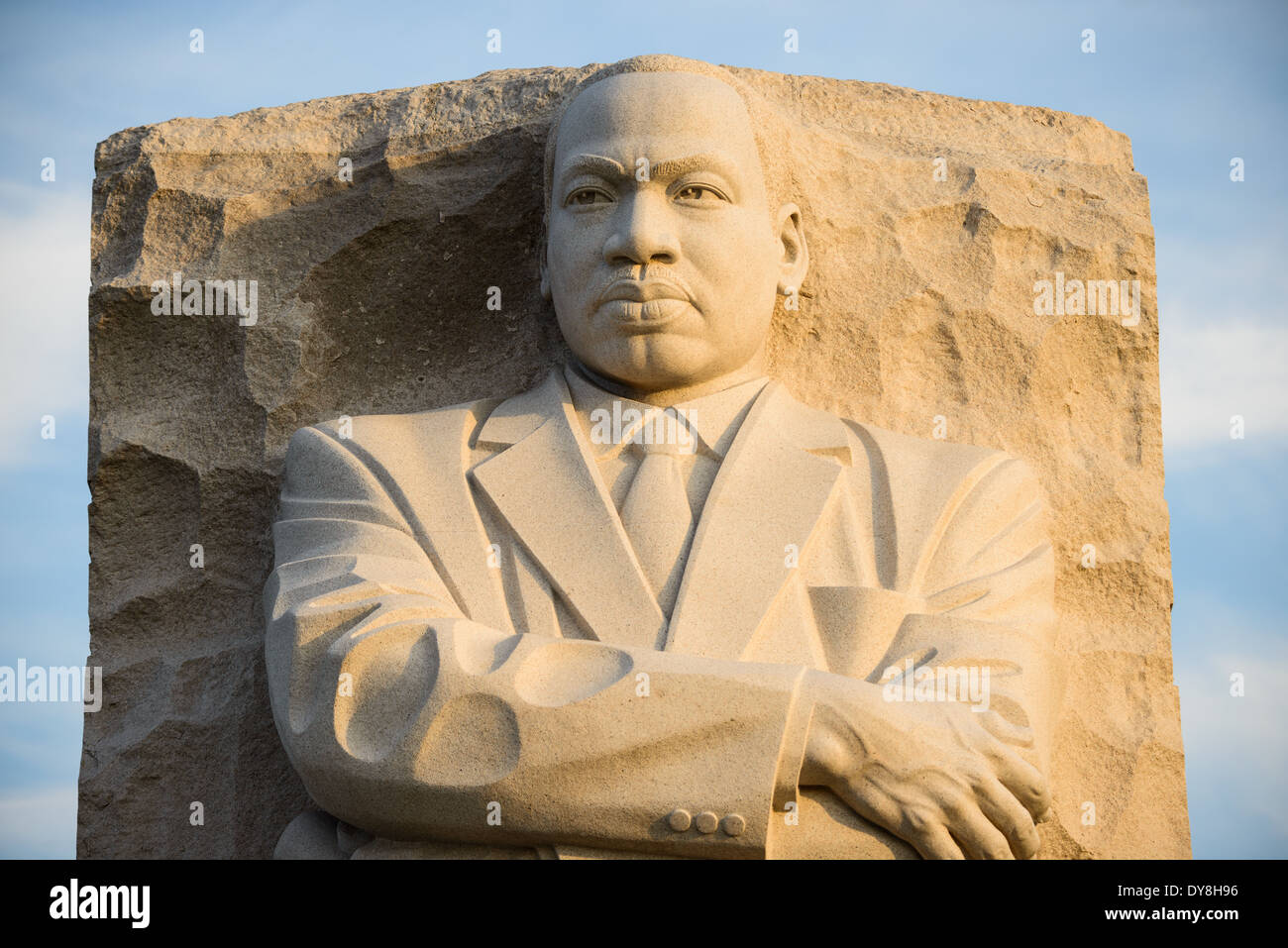 WASHINGTON DC, USA - Die goldene Morgensonne Momente nach Sonnenaufgang Fänge die Statue von Martin Luther King Jr an der MLK-Denkmal auf dem Tidal Basin in Washington DC. Stockfoto