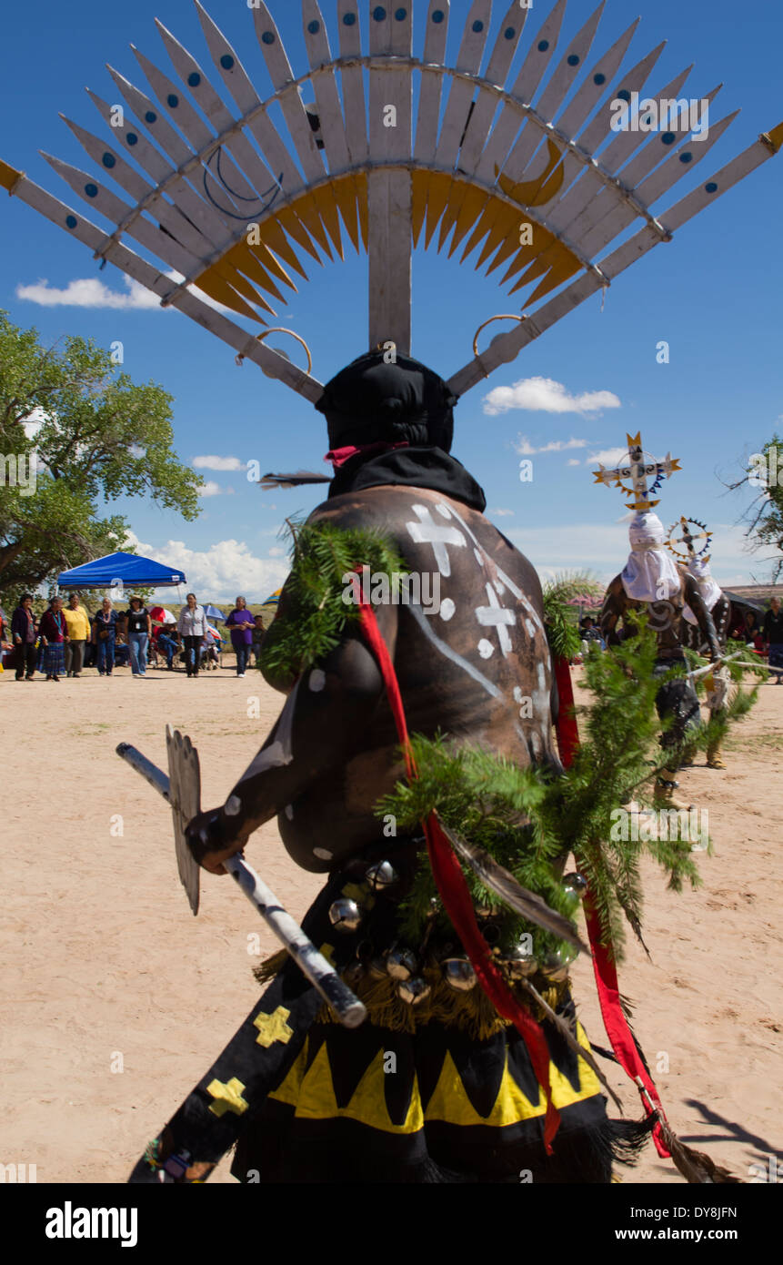 White Mountain Apache Krone Tänzer in Utah Navajo Fair Elder Fest. Stockfoto