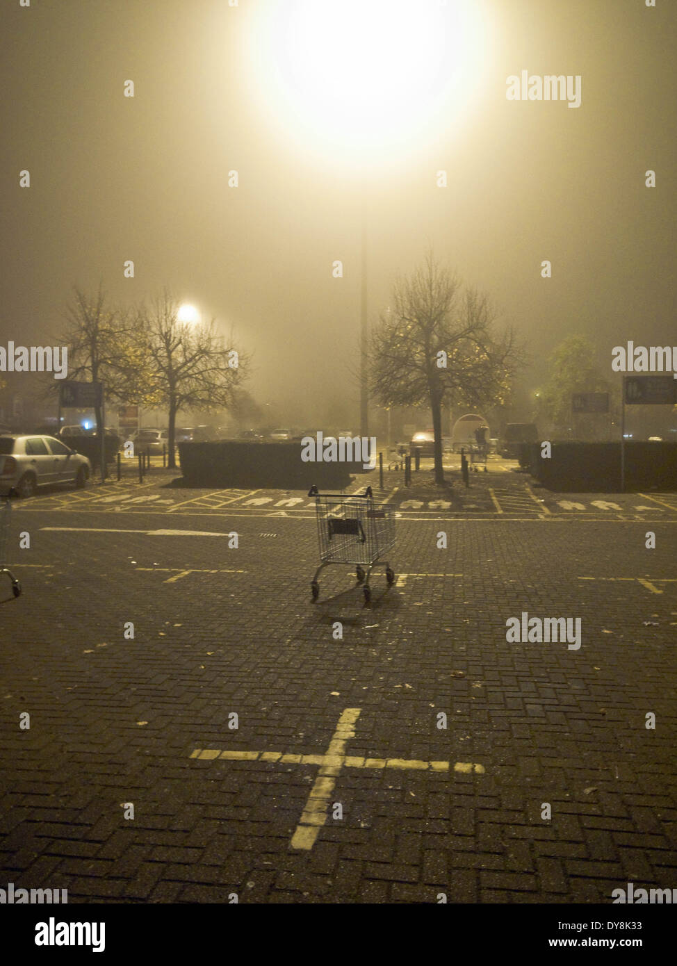 Schwere Nacht Nebel und Dunst in Süd-Ost-London Stockfoto