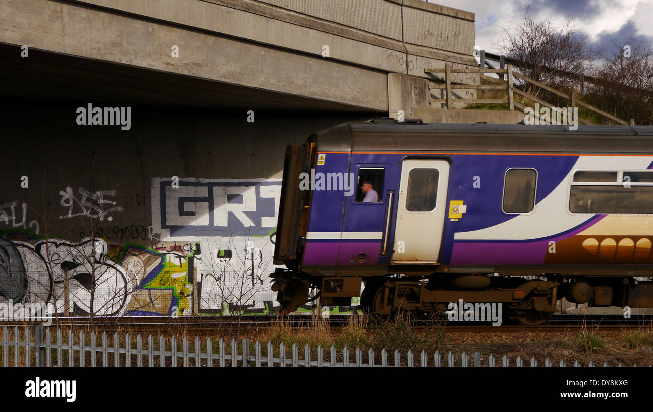 Beispiel für das graffito/Graffiti in urbanen Landschaft. North East England, UK. Stockfoto