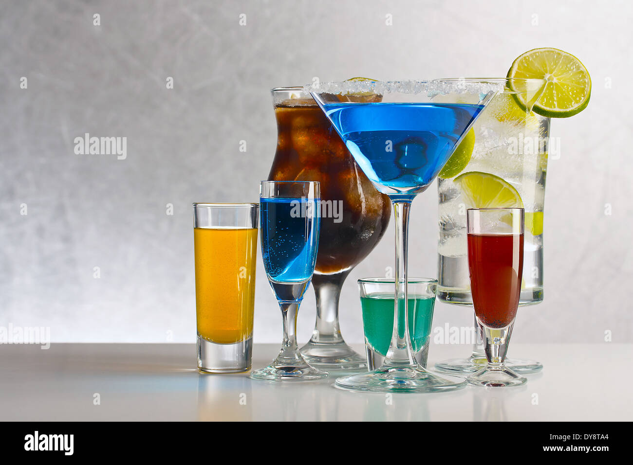 Cocktails mit Alkohol Stockfoto