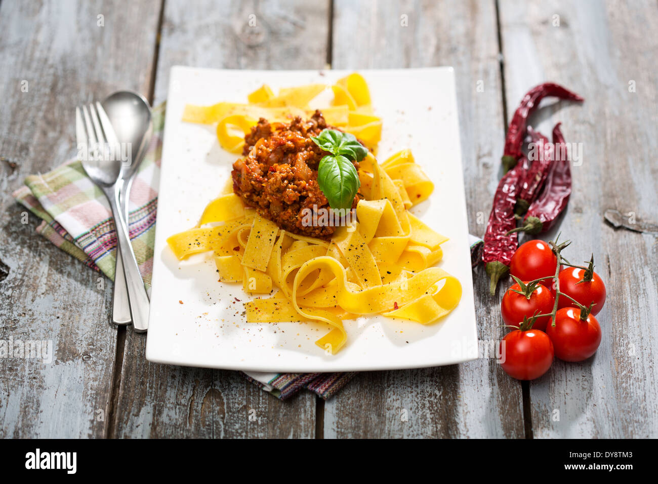Pappardelle Classico, Sauce Bolognese Stockfoto