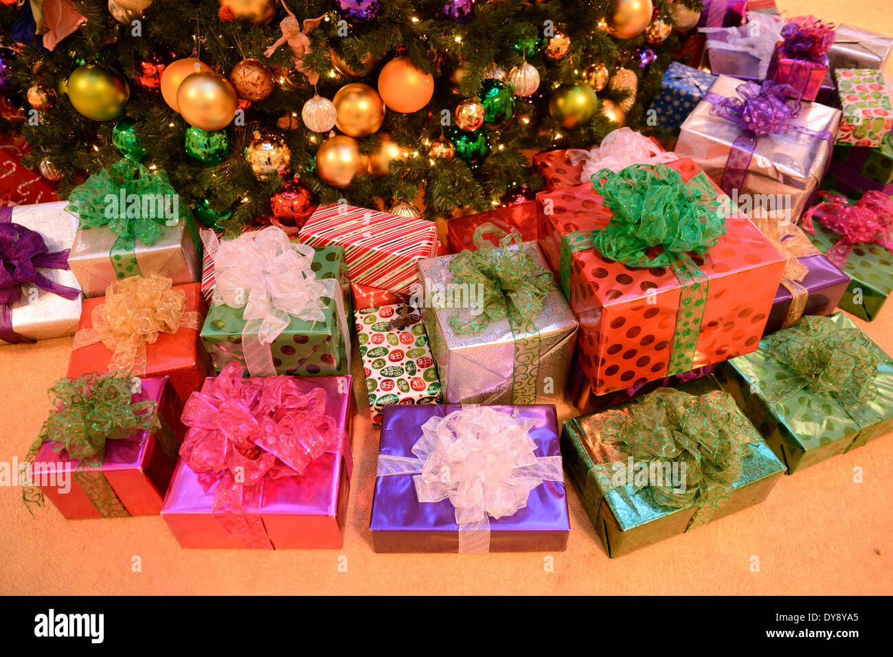 Nordamerika, Texas, USA, USA, Amerika, Dallas, Baum, Geschenke, Weihnachten, Farben, Dekoration Stockfoto