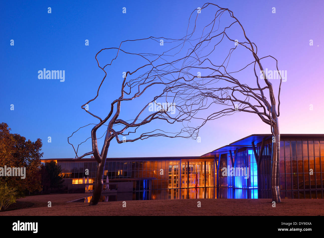 USA Vereinigte Staaten Amerika Texas Fort Worth moderne Kunstmuseum Roxy Schmerzen Kunst Park Dendroiden Skulptur Baum Metallkunst Merkmal Stockfoto