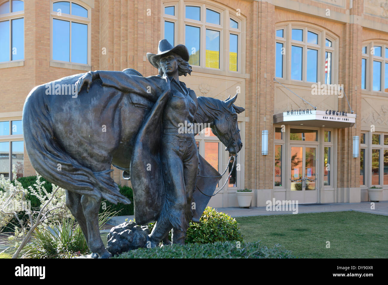 North America Texas USA USA Amerika Fort Worth National Cowgirl Hall Of Fame Museum Skulptur Cowgirl Gebäude Stockfoto