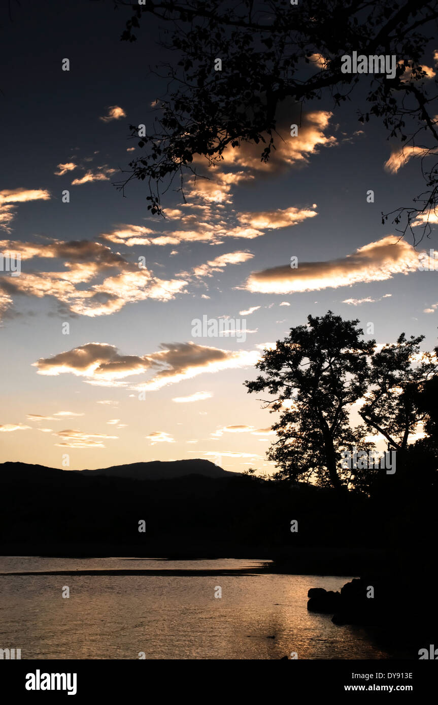 reflektieren das Licht auf Windermear Sonnenuntergang über den Seen über den See Ray Boswell Stockfoto