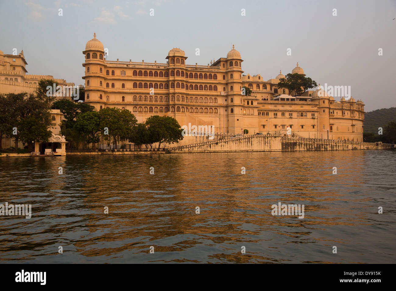 Palast, Maharana Pichola, Pichola-See, Udaipur, Rajasthan, Asien, Indien, See, Stockfoto