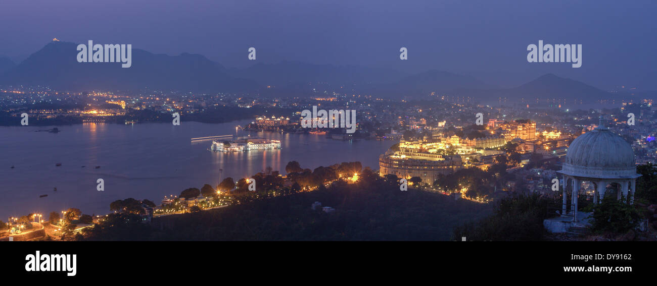 Udaipur, Rajasthan, Pichola-See, Asien, Indien, See, Stadt, Stadt, Paläste, Stadt, Nacht, Stockfoto