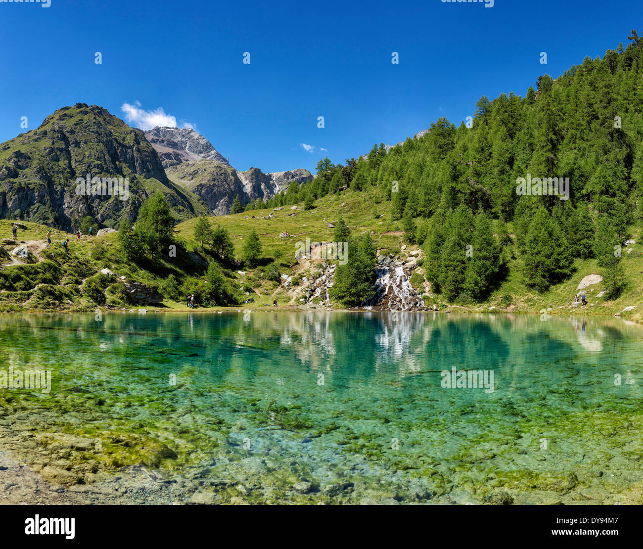 Lac Bleu See Landschaft Wasser Sommer Berge Hügeln Menschen La Gouille Val Hérens Wallis-Wallis-Schweiz-Europa, Stockfoto