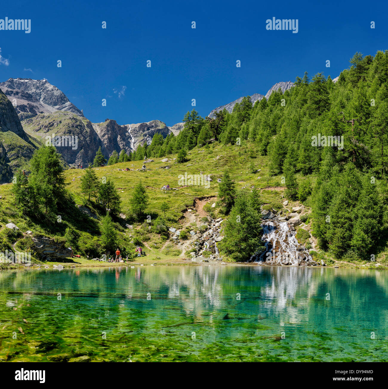 Lac Bleu See Landschaft Wasser Sommer Berge Hügeln Menschen La Gouille Val Hérens Wallis-Wallis-Schweiz-Europa, Stockfoto