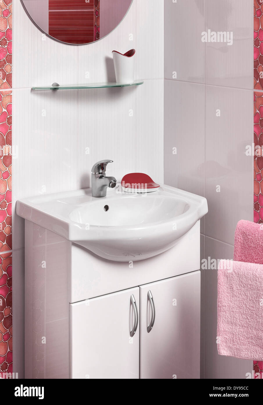 Detail der ein luxuriöses Badezimmer mit weiße Wanne Stockfoto