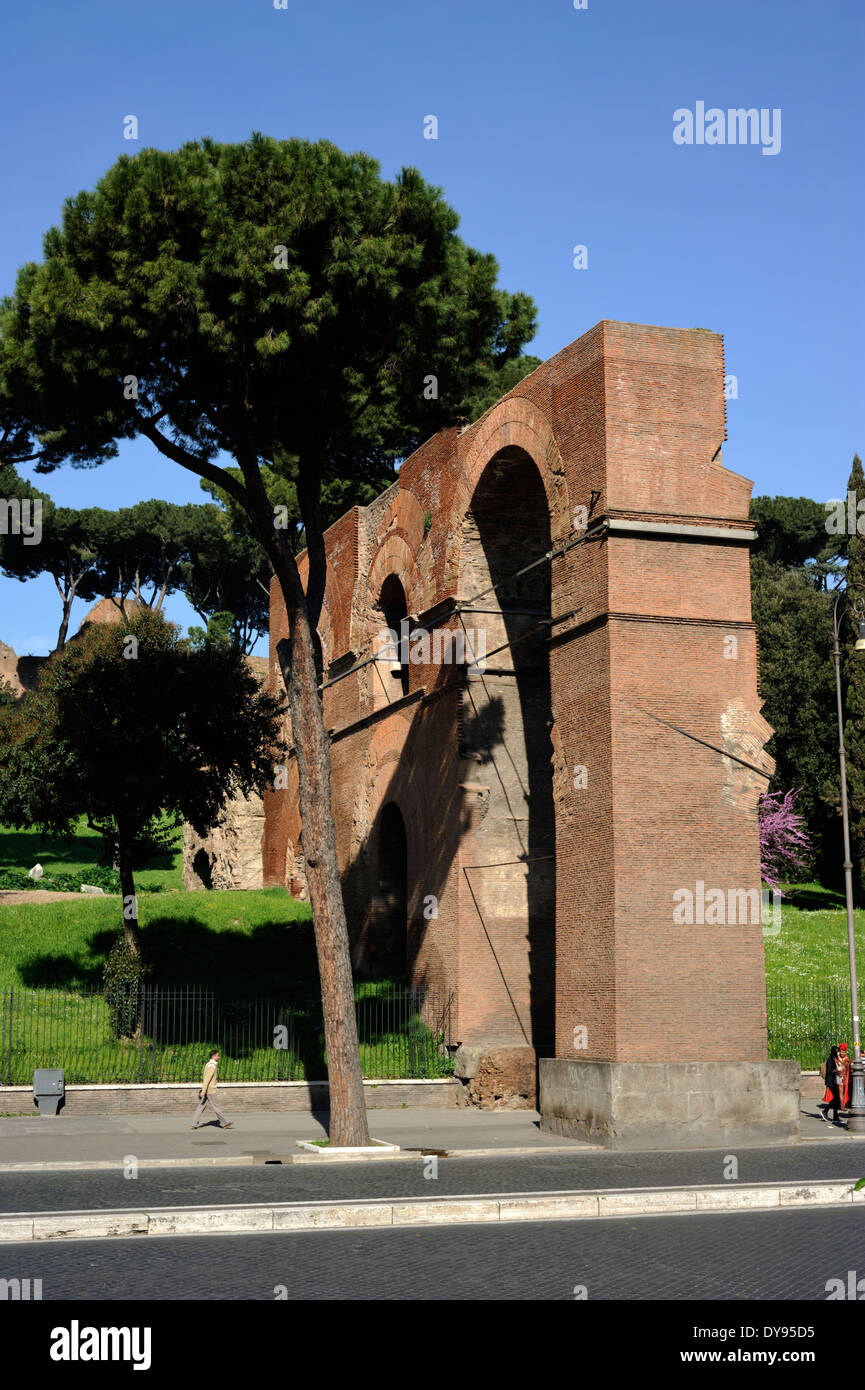 Italien, Rom, Nero Aquädukt (Aqua Claudia) und Palatin Stockfoto
