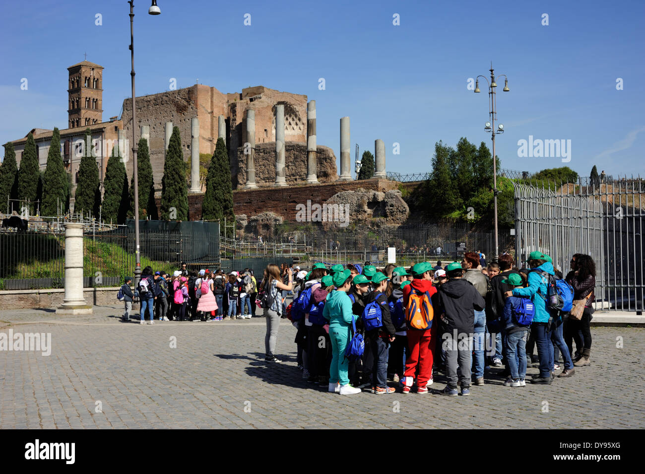 Italien, Rom, Schulgruppe und Forum Romanum Stockfoto