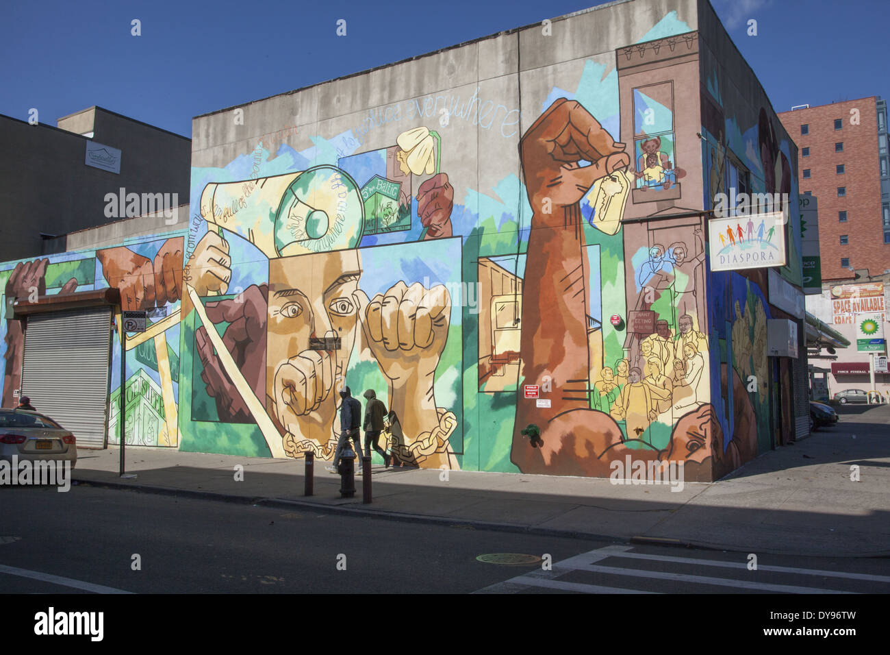 Wandbild auf Diaspora Community Services Gebäude entlang der 4th Avenue in Park Slope, Brooklyn, NY. Stockfoto
