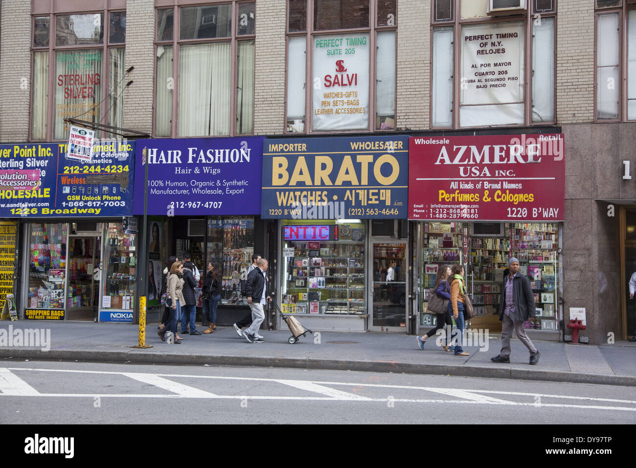 Streifen des Importes und Großmärkte am Broadway in den 20er Jahren in New York City. Stockfoto