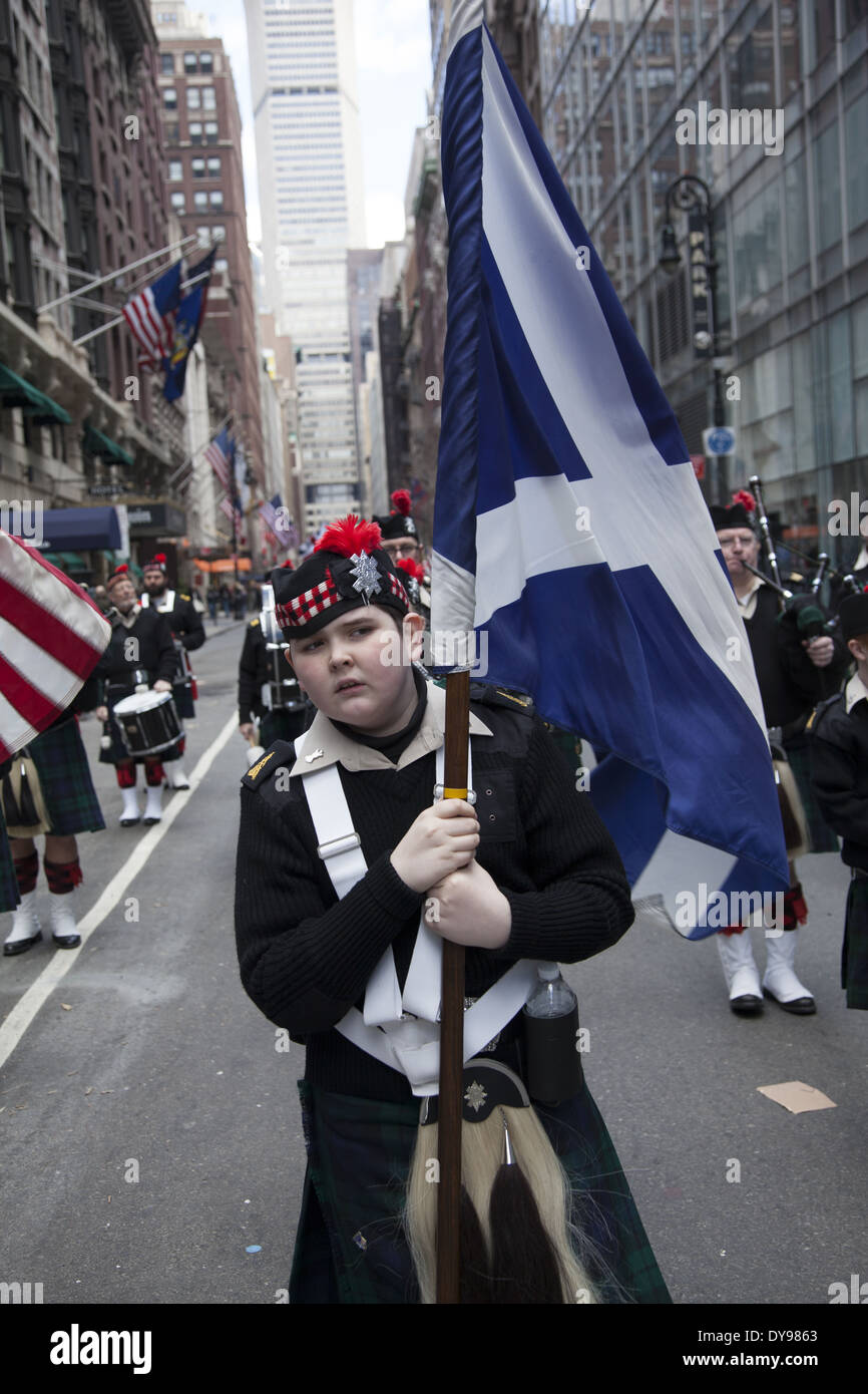 Jährliche Tartan Day Parade in New York City. Bezeichnet einen nationalen Feiertag im Jahr 1998 vom US-Senat feiert es alles schottische. Stockfoto