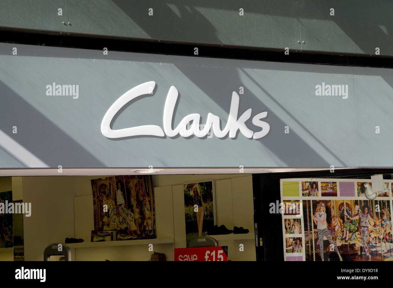 Clarks Schuh-Shop, Cardiff, Wales. Stockfoto