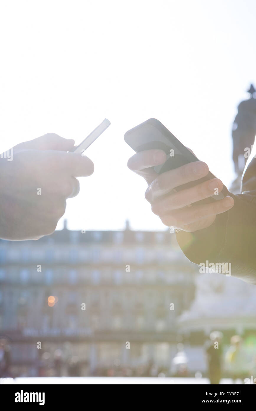 Drahtlos teilen Daten zwischen smartphones Stockfoto