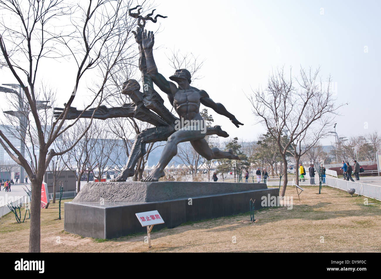 Läufer-Statue in The Olympic Green - Olympiapark im Chaoyang District, Beijing, China Stockfoto