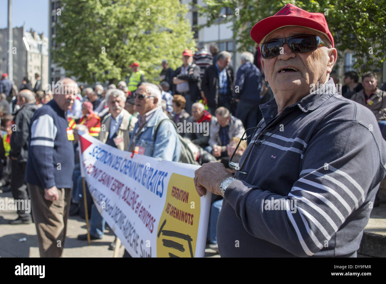 Paris, Frankreich. 10. April 2014. Demonstration der Eisenbahn Rentner in Paris am 10. April 2014. (Foto von Michael Bunel/NurPhoto) Bildnachweis: Michael Bunel/NurPhoto/ZUMAPRESS.com/Alamy Live-Nachrichten Stockfoto