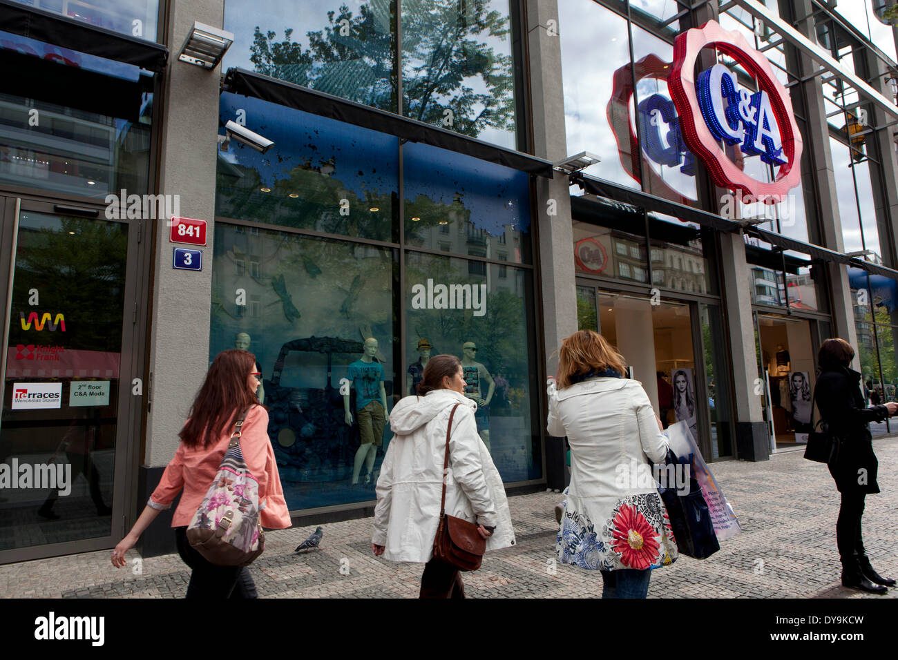 Store Marke C&A Wenzelsplatz, Prag, Tschechische Republik Stockfoto