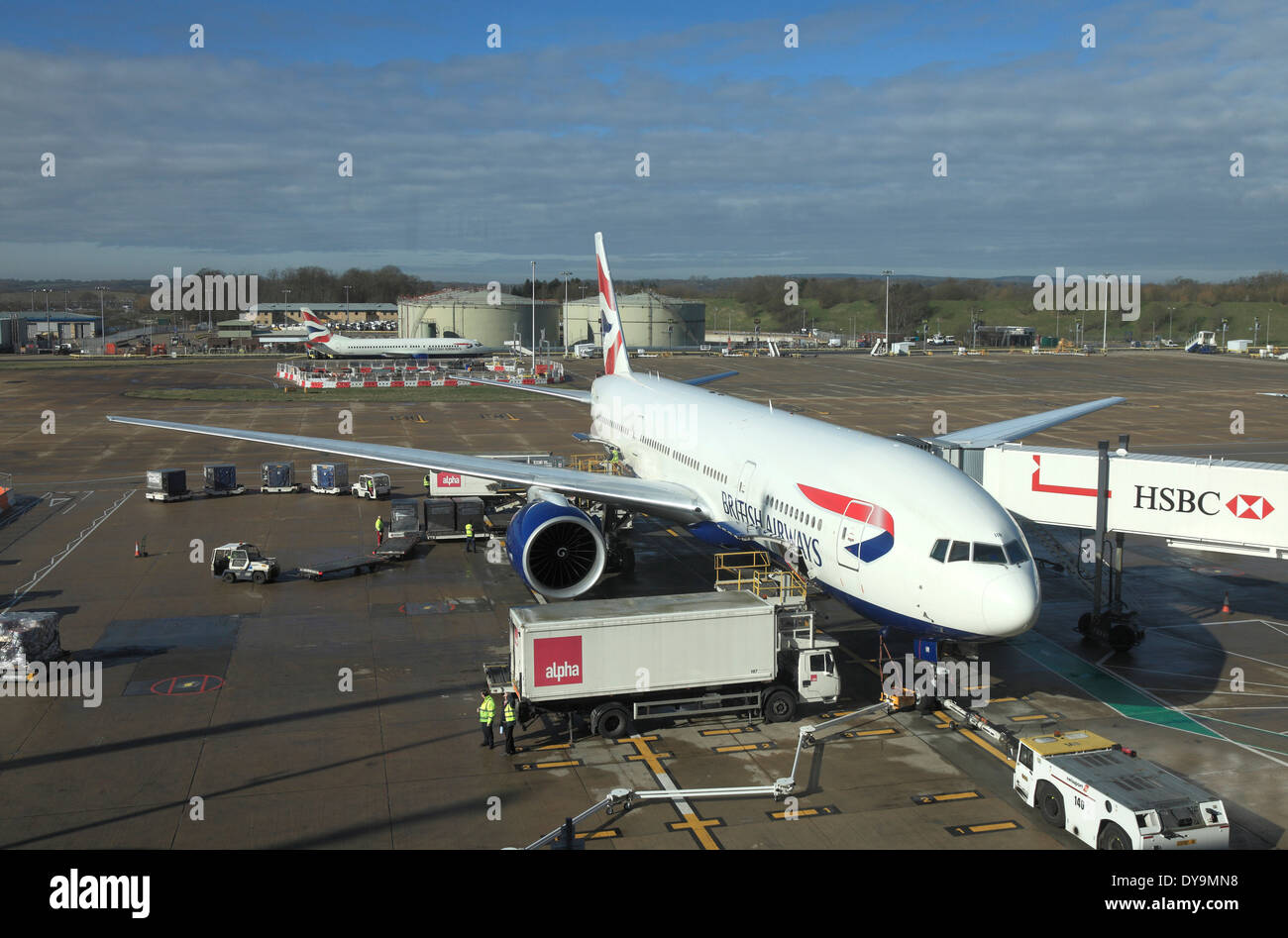 British Airways Boeing laden Fracht und Lieferungen am Flughafen Gatwick Stockfoto