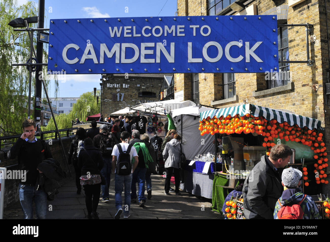 Ein Blick auf den Eingang der Camden Lock Market, London, UK Stockfoto