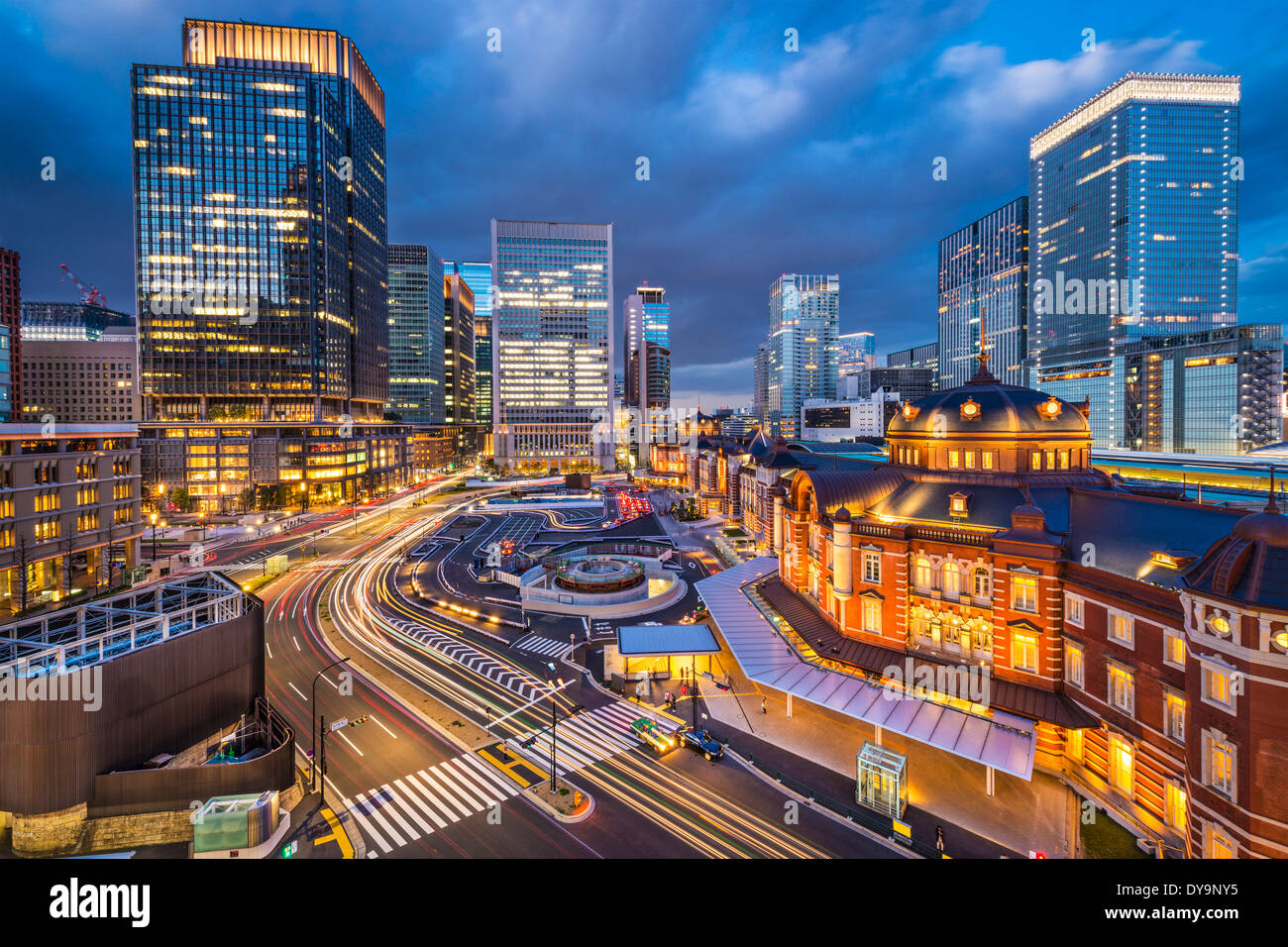 Tokyo, Japan im Geschäftsviertel Marunouchi und Tokyo Station. Stockfoto