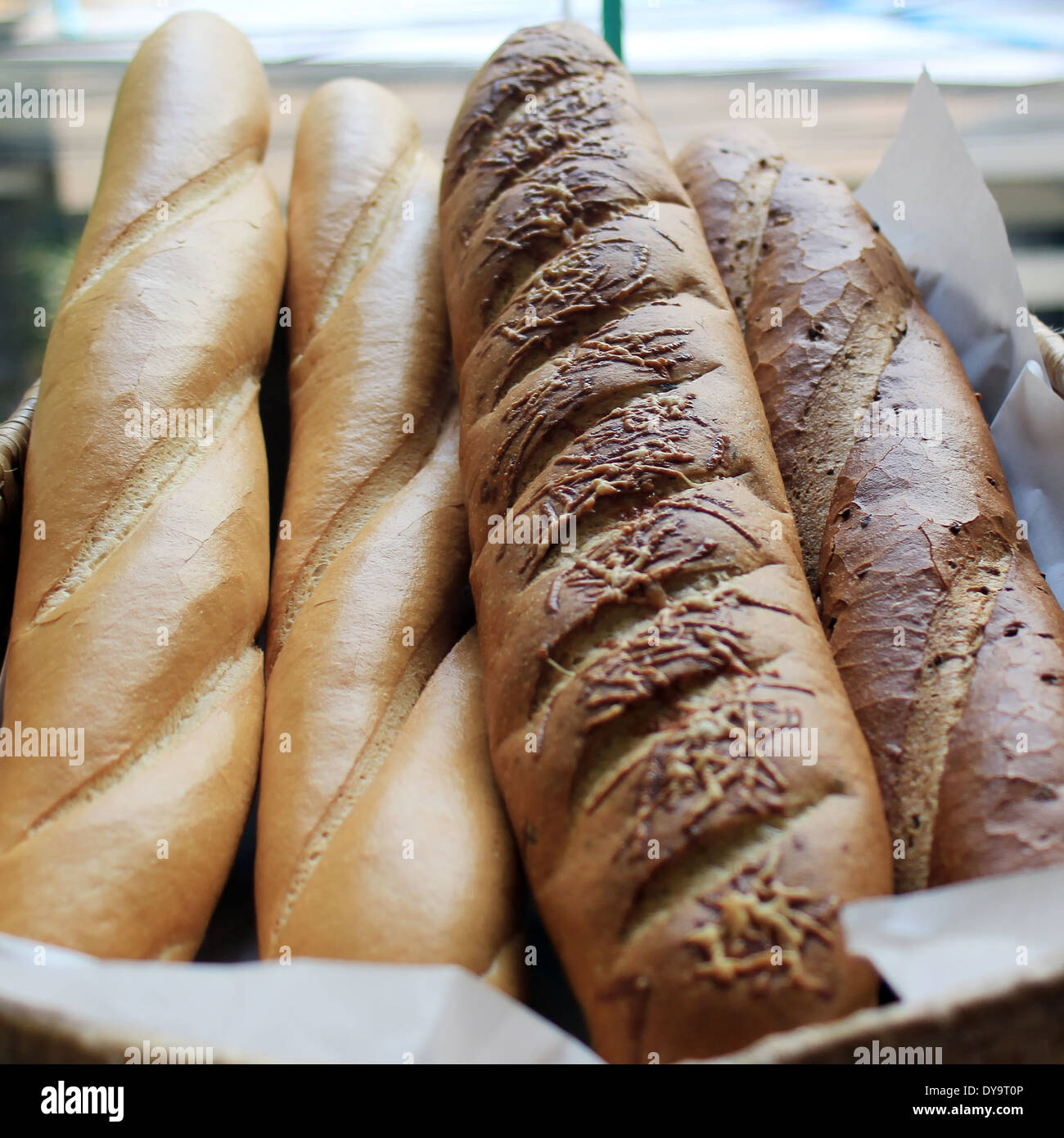 köstliche französische Baguette am Büffet Stockfoto