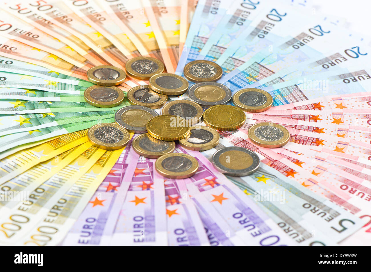 Euro-Münzen und Banknoten. Geld-Hintergrund Stockfoto