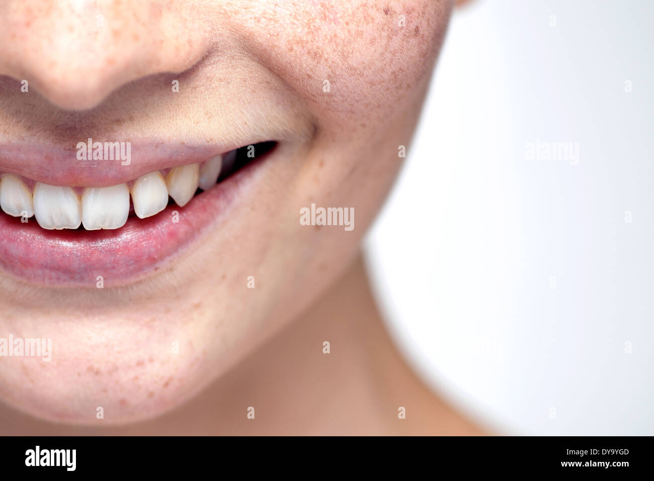 Junge Frau Lippen, Nahaufnahme Stockfoto