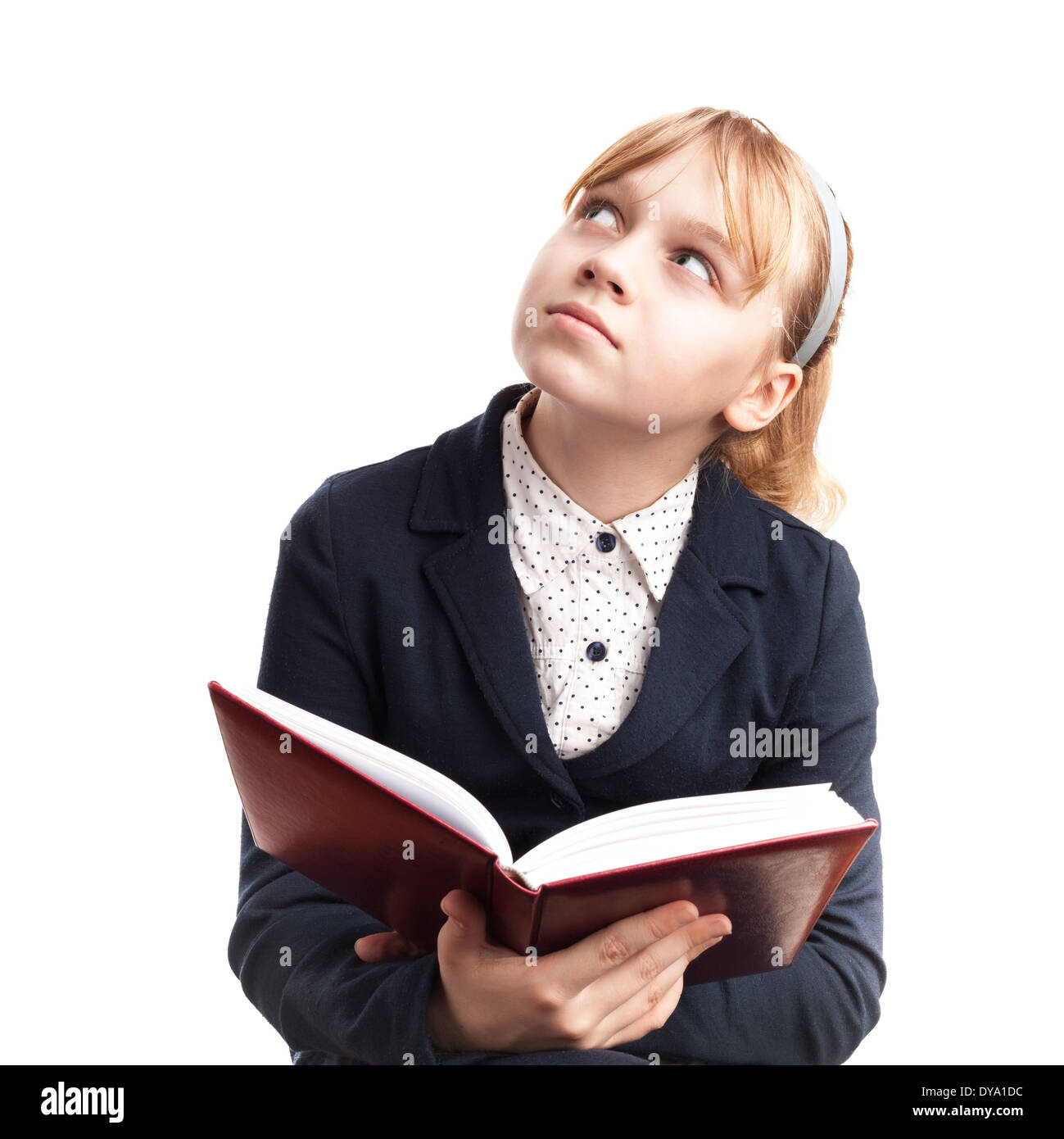 Blonde kaukasische Schulmädchen mit Lehrbuch isoliert auf weiss Stockfoto