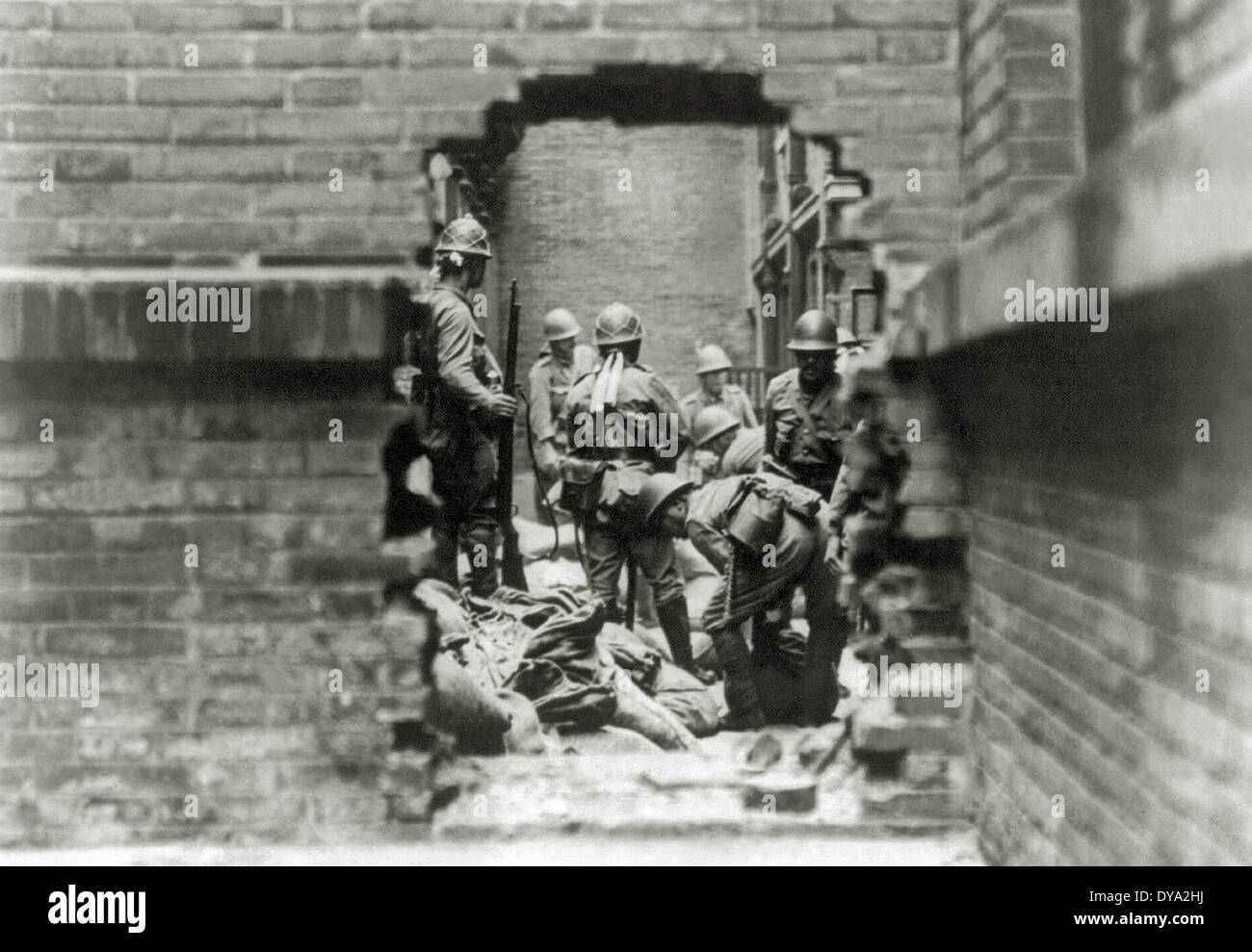 WW II, historische, Krieg, Weltkrieg, Zweiter Weltkrieg, China, Japan, Soldat, Straße kämpfen, Shanghai, 1937, Haus Kampf Stockfoto