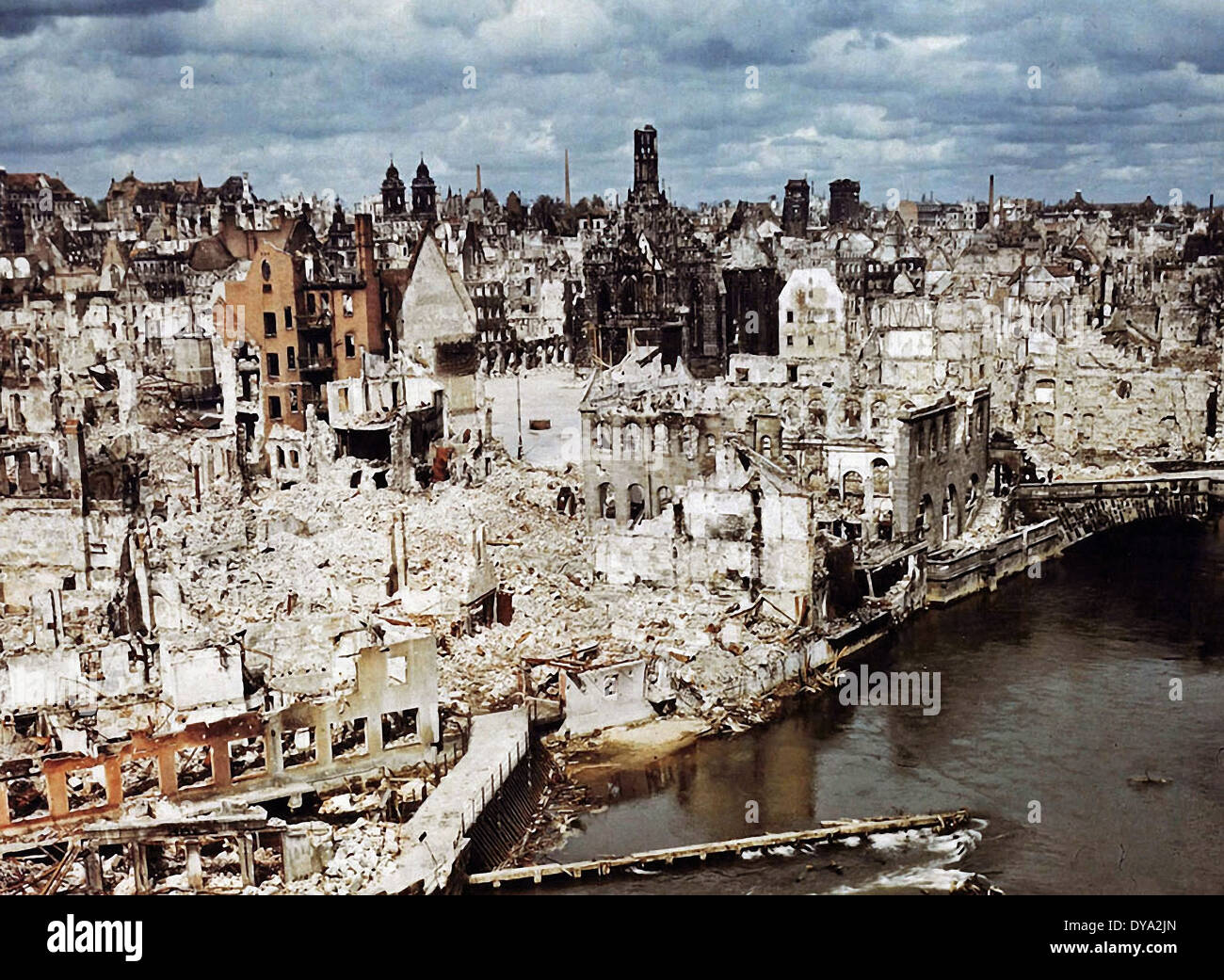 WW II historische Krieg Weltkrieg Zweiter Weltkrieg Deutschland Nazi NS Bomben Stadt Nürnberg Juni 1945 bombardieren att Stockfoto