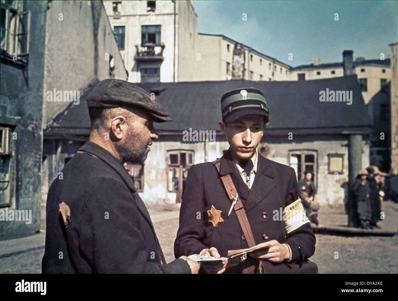 WW II historische Krieg Weltkrieg Zweiter Weltkrieg Polen Ghetto Lodz Litzmannstadt Briefträger Post Post Juden Star jüdisches Abzeichen B Stockfoto