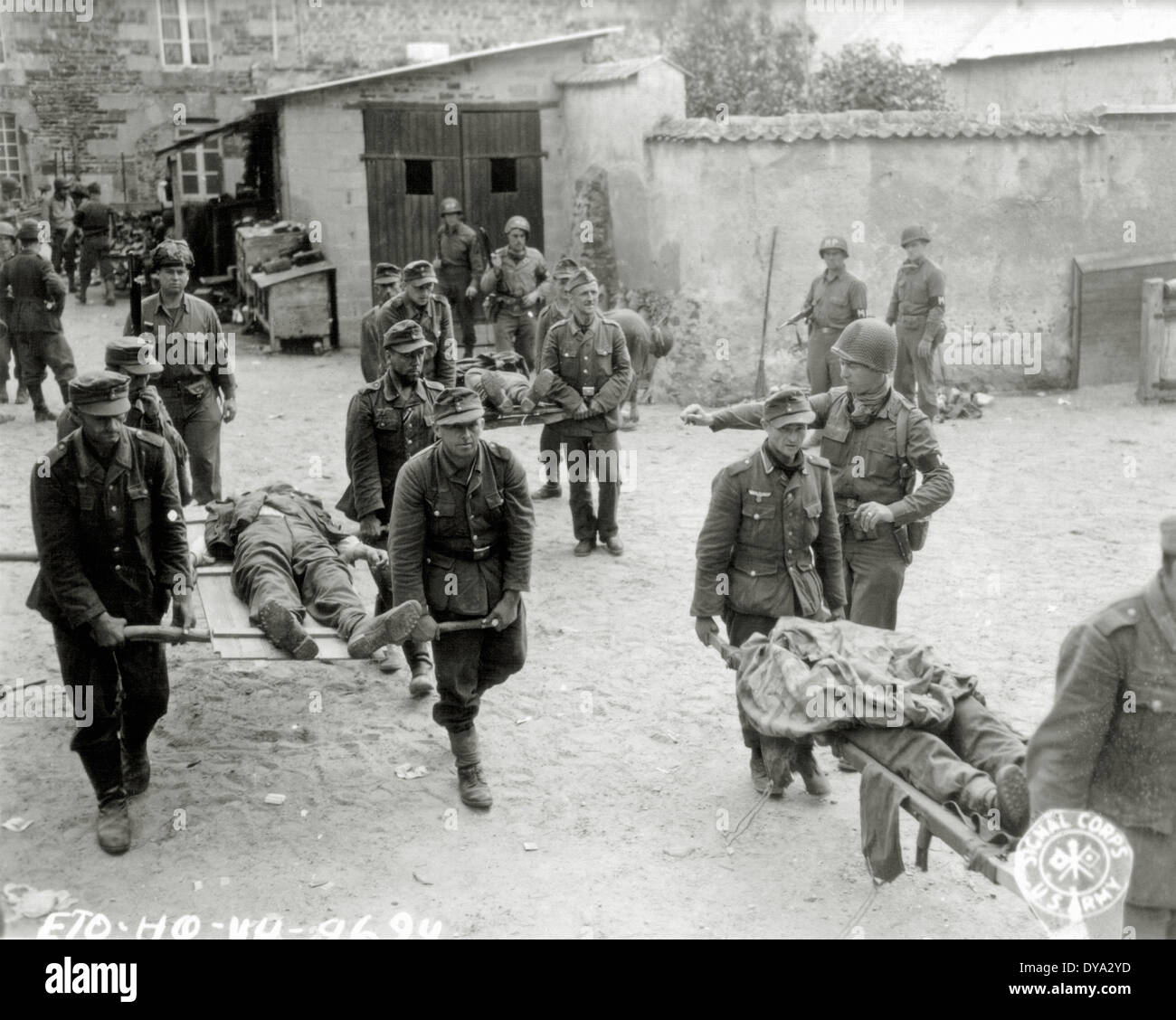 WW II historischen Weltkrieg Krieg Betrieb Overlord Overlord Invasion deutsche Kriegsgefangene wie Herbst Tropfen Kameraden Stockfoto