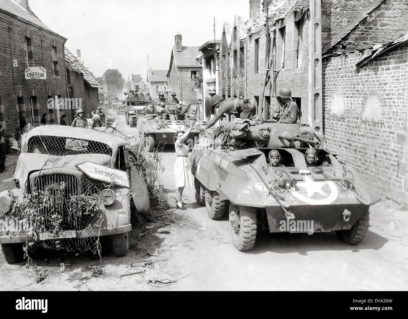 WW II historische Krieg Weltkrieg Krieg Betrieb Overlord Overlord Invasion US Army Mittagessen gepanzerten Fahrzeug Jeep Frau Stockfoto