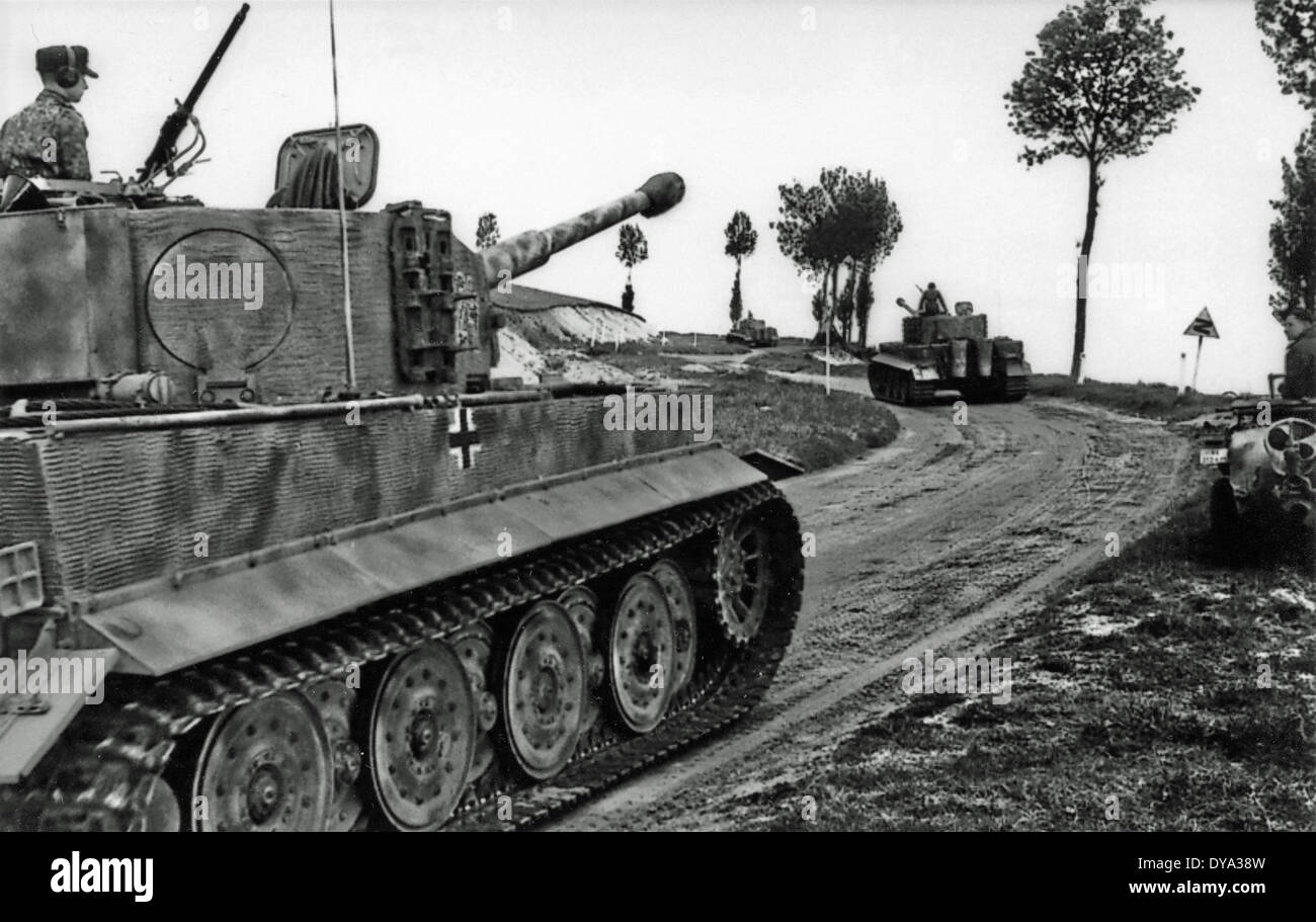 WW II historische Krieg Weltkrieg Krieg Betrieb Overlord Overlord Invasion zwei gepanzerte Wagen VI Tiger 19 August Stockfoto
